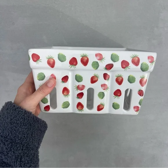 Porcelain Berry Basket - Picture 1 of 7